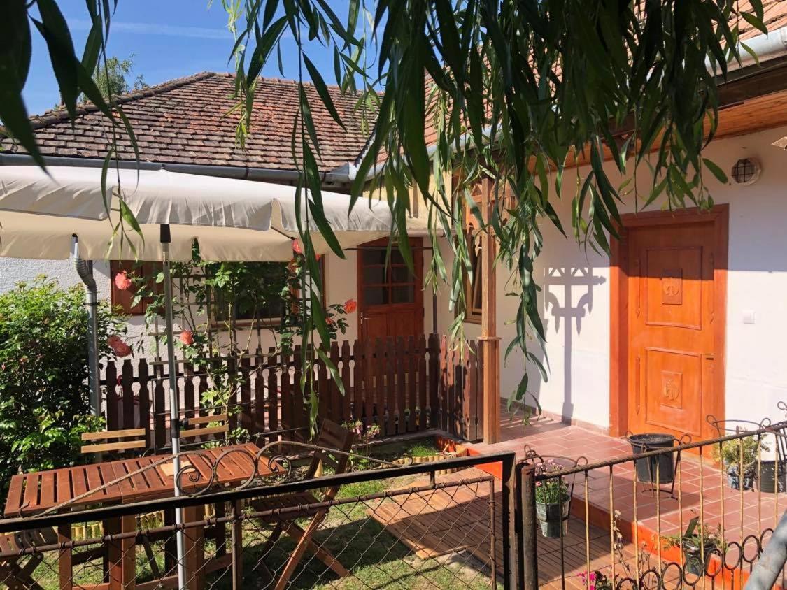 Tepke Guesthouse Garáb Buitenkant foto